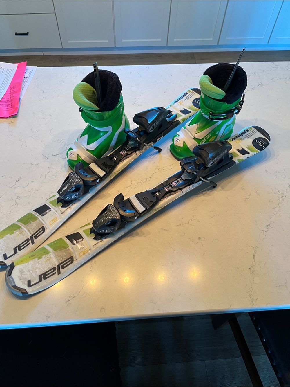 Elan u- flex Ski Boots US size 10 and skis with Bindings